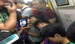 老太太性生活视频,老太太性生活视频引发热议，背后真相令人震惊